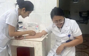 Nhiều y, bác sĩ kịp thời hiến máu cứu sản phụ qua cơn nguy kịch
