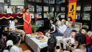 Căn phòng âm nhạc của "Hiệp sĩ Dế Mèn" Phạm Tuyên 