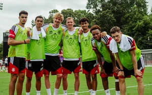 World Cup 2026 24h: Một đội tuyển buộc phải đổi áo đấu trước giờ G; Đức đưa chuyên gia chăm sóc mặt sân sang Mỹ