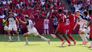 Chủ nhà World Cup 2026 thoát thua ngoạn mục nhờ "siêu dự bị"