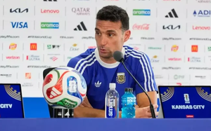 Scaloni khen Messi sau hat-trick ở World Cup 2026: 'Còn gì để nói nữa, 20 năm qua cậu ấy vẫn làm điều đó'