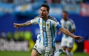 Ronaldo: 'Messi là cầu thủ vĩ đại nhất mọi thời đại'