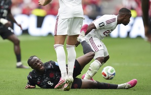 Pha gãy chân kinh hoàng của tuyển thủ Canada tại World Cup 2026: Đồng đội chết lặng, HLV nghe thấy tiếng xương gãy