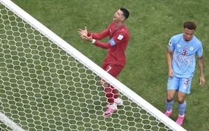 Sao trẻ Bồ Đào Nha: "Chúng tôi không có nghĩa vụ phải chuyền bóng cho Ronaldo"