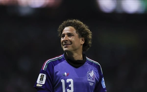 Thủ thành Ochoa đi vào lịch sử World Cup cùng Mexico