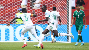 Pape Gueye chờ chuyến tàu đến Premier League