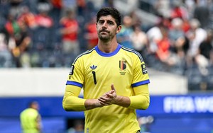 Thủ môn Thibaut Courtois tiết lộ muốn ở lại sân, HLV ĐT Bỉ vẫn thay ra ở trận thua Tây Ban Nha 