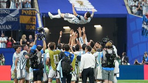 Trung vệ Đặng Văn Tới: 'Anh và Argentina sẽ vào bán kết'
