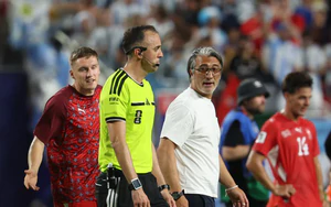 World Cup 2026: HLV Thụy Sĩ chỉ trích luật VAR 'không thể chấp nhận' sau khi đội nhà thua Argentina