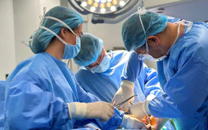 Tăng gấp đôi phụ cấp phẫu thuật, thủ thuật cho nhân viên y tế từ ngày 15/7