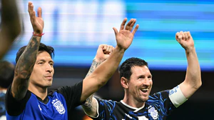 Argentina lội ngược dòng thắng Anh: Ngày bóng đá “về nhà”