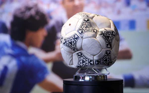 Quả bóng 'Bàn tay của Chúa' của Maradona được đưa ra đấu giá lần hai, mục tiêu chinh phục mức giá 10 triệu USD