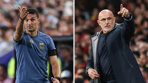 Cà phê World Cup: De La Fuente, Scaloni và cuộc chiến ở “vùng câm lặng”