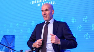 Zinedine Zidane chính thức nắm đội tuyển Pháp: Những câu hỏi sớm cho Zizou