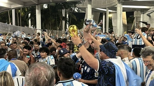 Kí sự World Cup: Ngày những điệu “Muchachos” run rẩy