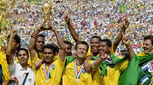 Cà phê World Cup: Khi Ancelotti phải “phản bội” Ronaldo và Pele