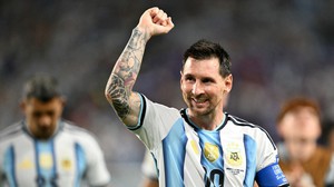 Vì sao càng nhiều tuổi, Messi càng ghi nhiều bàn?