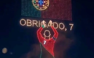 Mãn nhãn với màn tri ân bằng drone của quê hương Madeira dành cho Cristiano Ronaldo
