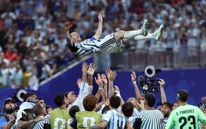 Bị dẫn trước vẫn thắng ở World Cup, Messi giúp ĐT Argentina làm điều 20 năm chưa từng có
