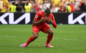World Cup 2026 24h: Akanji tuyên bố không đá luân lưu nữa sau 3 lần sút hỏng; tuyển thủ Bỉ dính chấn thương nặng