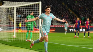 Vì sao Barcelona rất cần Julian Alvarez?