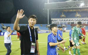 Báo Hàn Quốc: 'HLV Kim Sang Sik trước kỷ lục Park Hang Seo chưa từng có'