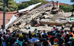 Tiếp tục tìm kiếm người sống sót sau trận động đất tại Colombia