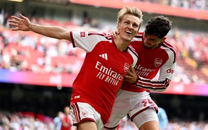 Ai có thể cản Arsenal bảo vệ chức vô địch Premier League?