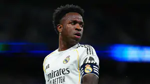 Vinicius đối mặt trực tiếp Mourinho