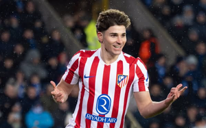 Julian Alvarez bị CĐV Atletico Madrid la ó, phản ứng dữ dội 