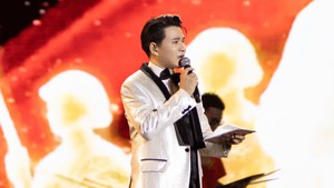 Khoảnh khắc đẹp của Vũ Mạnh Cường khi dẫn dắt concert "Tổ quốc trong tim"