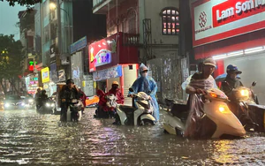 Hà Nội: Khuyến cáo người dân hạn chế đi vào khu vực ngập sâu