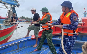 Vụ tàu cá cùng 50 ngư dân mất liên lạc trên biển: Đã phát hiện, cứu vớt được 32 thuyền viên