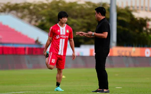 V-League quá khắc nghiệt với Công Phượng