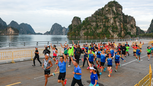 Khởi động giải chạy "Chạy giữa kỳ quan" - Global Gate Hạ Long ESG   Marathon 2026