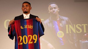 Barcelona: Flick sẽ đi săn với một con mèo?