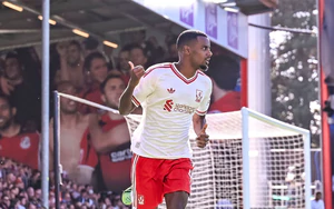 Isak ghi bàn quyết định, Liverpool thắng nhọc Bournemouth
