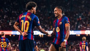 Valencia - Barcelona: Raphinha nhập vai “số 9”
