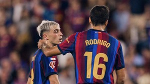 Barcelona - Feyenoord: Rùng mình trước Rodri-Pedri