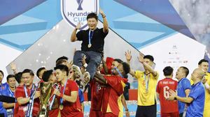 V-League trong 'tầm mắt' HLV Kim Sang Sik