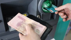 Làm sao biết thẻ ngân hàng có bị đánh cắp thông tin trên ATM?
