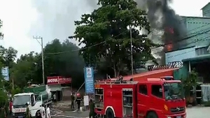 Cháy lớn tại cây xăng làm 1 người chết, 2 người bị thương