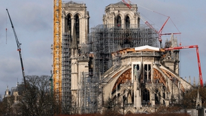 Tái thiết Nhà thờ Đức Bà Paris: Đổ bê tông hay đốn 2.000 cây sồi?
