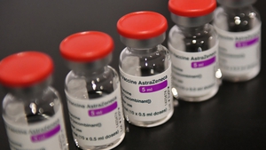 AstraZeneca cùng ĐH Oxford tham gia cuộc đua sản xuất vaccine chống biến thể Omicron