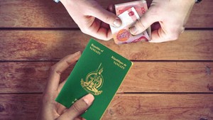 EP thúc đẩy cấm 'hộ chiếu vàng' và thị thực dành cho công dân Nga