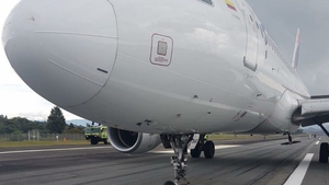 Colombia: Máy bay hạ cánh khẩn cấp do sự cố, hàng chục nghìn người bị ảnh hưởng