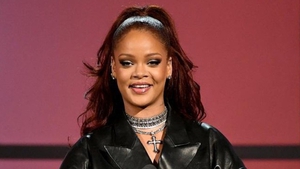 Rihanna tái xuất làng âm nhạc sau nhiều năm vắng bóng