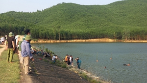 Tìm thấy thi thể bốn nữ sinh tử vong do đuối nước khi tắm hồ ở Nghệ An