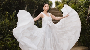 Hoa hậu Hà Kiều Anh tiết lộ bí quyết hack tuổi nhờ trang phục gợi cảm