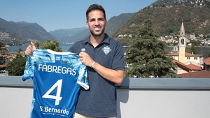 Fabregas không đến Como để nghỉ dưỡng